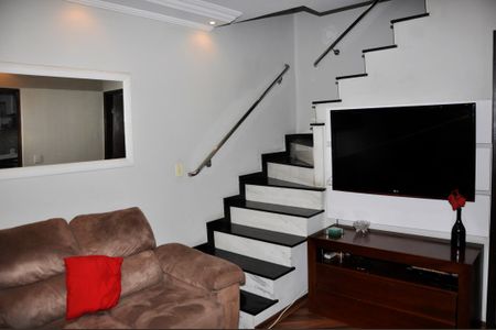 Casa para alugar com 210m², 2 quartos e 2 vagas Casa para alugar com 210m², 2 quartos e 2 vagasDetalhe - Sala