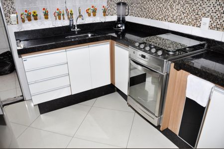 Casa para alugar com 210m², 2 quartos e 2 vagas Casa para alugar com 210m², 2 quartos e 2 vagasDetalhe - Cozinha