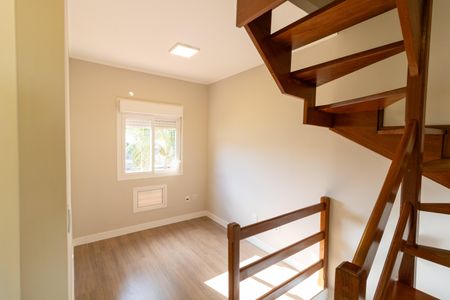 Casa de condomínio para alugar com 92m², 2 quartos e 1 vaga Casa de condomínio para alugar com 92m², 2 quartos e 1 vagaEscada