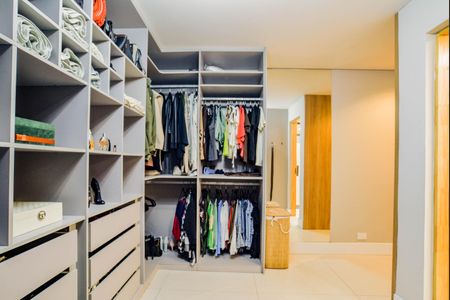 Casa à venda com 240m², 2 quartos e 3 vagasQuarto Suíte