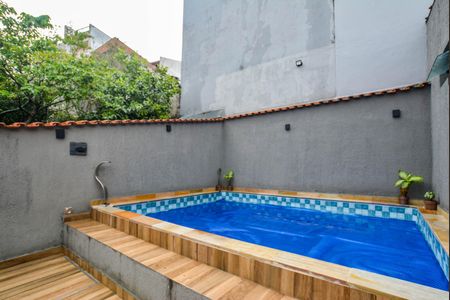 Casa à venda com 240m², 2 quartos e 3 vagasPiscina