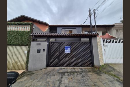 Casa à venda com 240m², 2 quartos e 3 vagasFachada