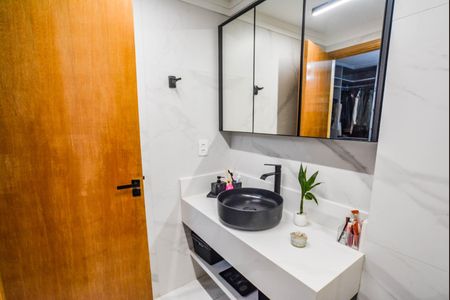 Casa à venda com 240m², 2 quartos e 3 vagasBanheiro da Suíte