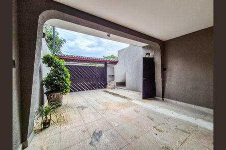 Casa à venda com 240m², 2 quartos e 3 vagasGaragem