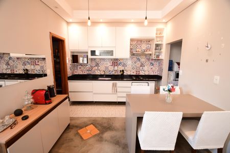 Casa à venda com 165m², 3 quartos e 3 vagasCozinha