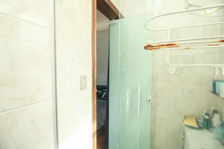 Apartamento à venda com 61m², 2 quartos e 1 vaga Apartamento à venda com 61m², 2 quartos e 1 vagaBanheiro da Suíte 2