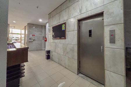 Apartamento para alugar com 68m², 2 quartos e sem vagaHall social