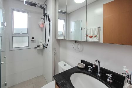 Apartamento à venda com 62m², 2 quartos e 2 vagasBanheiro da Suíte