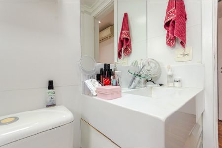 Apartamento à venda com 153m², 3 quartos e 2 vagasSuíte 1 - banheiro