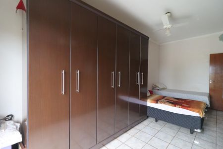 Casa para alugar com 96m², 2 quartos e 3 vagasQuarto 1