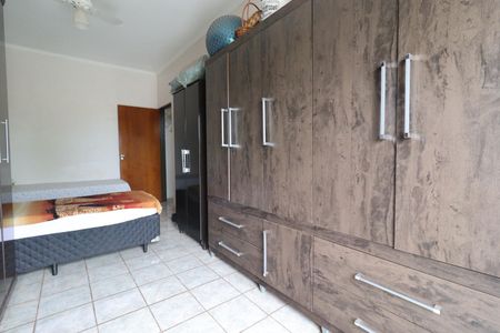 Casa para alugar com 96m², 2 quartos e 3 vagasQuarto 1