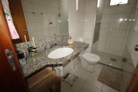 Apartamento à venda com 75m², 2 quartos e 2 vagasbanheiro 1