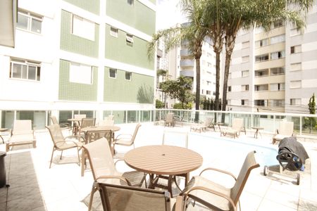 Apartamento à venda com 75m², 2 quartos e 2 vagasÁrea comum - Piscina