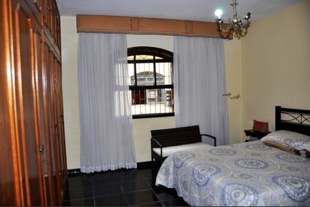 Casa à venda com 451m², 4 quartos e 6 vagas Casa à venda com 451m², 4 quartos e 6 vagasDetalhe - Quarto 01 com Suíte