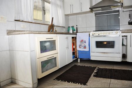Casa à venda com 451m², 4 quartos e 6 vagas Casa à venda com 451m², 4 quartos e 6 vagasDetalhe - Cozinha