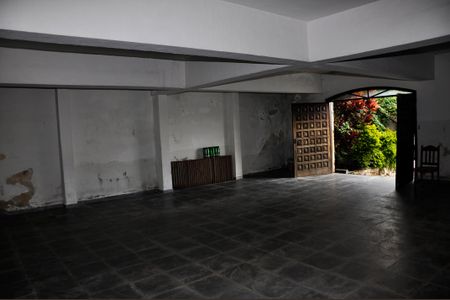 Casa à venda com 451m², 4 quartos e 6 vagas Casa à venda com 451m², 4 quartos e 6 vagasGaragem