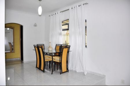 Casa à venda com 451m², 4 quartos e 6 vagas Casa à venda com 451m², 4 quartos e 6 vagasDetalhe - Sala de Jantar