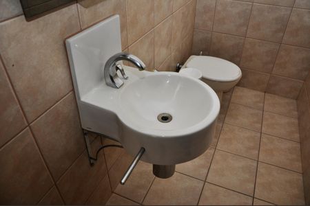 Casa à venda com 451m², 4 quartos e 6 vagas Casa à venda com 451m², 4 quartos e 6 vagasDetalhe - Lavabo