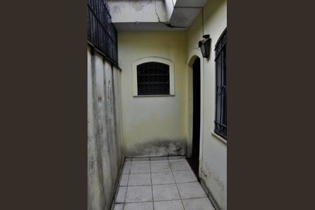 Casa à venda com 451m², 4 quartos e 6 vagas Casa à venda com 451m², 4 quartos e 6 vagasDetalhe - Varanda do Quarto 04