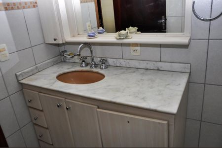 Casa à venda com 451m², 4 quartos e 6 vagas Casa à venda com 451m², 4 quartos e 6 vagasDetalhe - Suíte