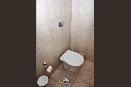 Casa à venda com 451m², 4 quartos e 6 vagas Casa à venda com 451m², 4 quartos e 6 vagasDetalhe - Lavabo
