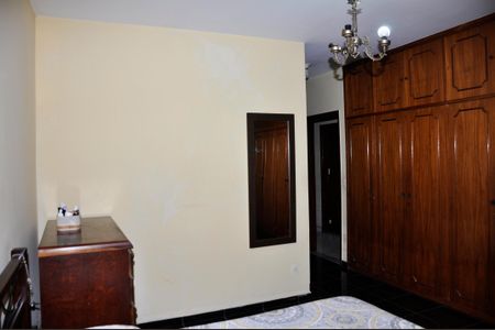 Casa à venda com 451m², 4 quartos e 6 vagas Casa à venda com 451m², 4 quartos e 6 vagasDetalhe - Quarto 01 com Suíte