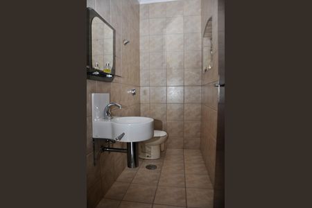 Casa à venda com 451m², 4 quartos e 6 vagas Casa à venda com 451m², 4 quartos e 6 vagasDetalhe - Lavabo