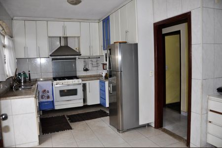 Casa à venda com 451m², 4 quartos e 6 vagas Casa à venda com 451m², 4 quartos e 6 vagasDetalhe - Cozinha