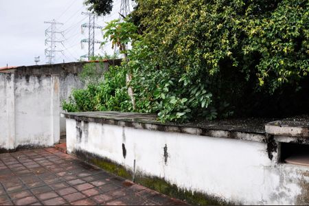 Casa à venda com 451m², 4 quartos e 6 vagas Casa à venda com 451m², 4 quartos e 6 vagasVaranda com Pomar