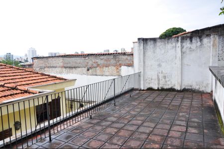Casa à venda com 451m², 4 quartos e 6 vagas Casa à venda com 451m², 4 quartos e 6 vagasVaranda com Pomar