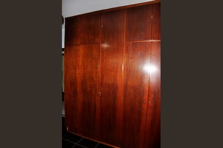 Casa à venda com 451m², 4 quartos e 6 vagas Casa à venda com 451m², 4 quartos e 6 vagasDetalhe - Quarto 03