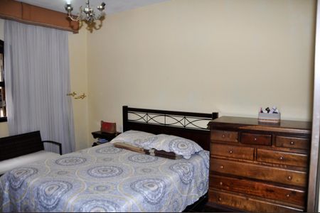 Casa à venda com 451m², 4 quartos e 6 vagas Casa à venda com 451m², 4 quartos e 6 vagasDetalhe - Quarto 01 com Suíte