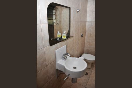 Casa à venda com 451m², 4 quartos e 6 vagas Casa à venda com 451m², 4 quartos e 6 vagasDetalhe - Lavabo