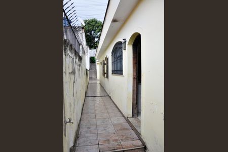 Casa à venda com 451m², 4 quartos e 6 vagas Casa à venda com 451m², 4 quartos e 6 vagasDetalhe - Corredor Externo