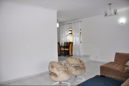 Casa à venda com 451m², 4 quartos e 6 vagas Casa à venda com 451m², 4 quartos e 6 vagasDetalhe - Sala