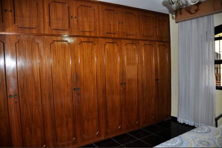 Casa à venda com 451m², 4 quartos e 6 vagas Casa à venda com 451m², 4 quartos e 6 vagasDetalhe - Quarto 01 com Suíte