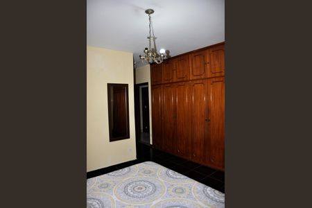 Casa à venda com 451m², 4 quartos e 6 vagas Casa à venda com 451m², 4 quartos e 6 vagasDetalhe - Quarto 01 com Suíte