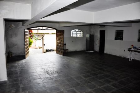Casa à venda com 451m², 4 quartos e 6 vagas Casa à venda com 451m², 4 quartos e 6 vagasGaragem
