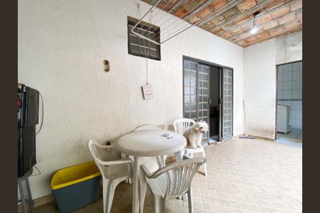 Casa à venda com 100m², 2 quartos e 1 vaga