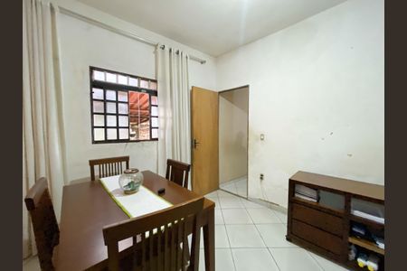 Casa à venda com 100m², 2 quartos e 1 vaga