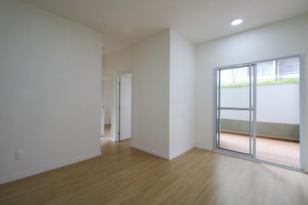 Apartamento à venda com 73m², 3 quartos e 1 vaga Apartamento à venda com 73m², 3 quartos e 1 vagaSala