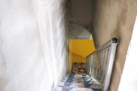 Casa para alugar com 70m², 2 quartos e 1 vagaEscada terraço