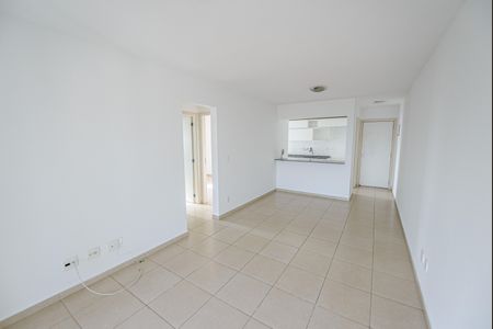 Apartamento para alugar com 75m², 2 quartos e 1 vagaSala