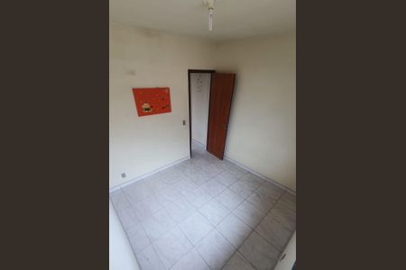 Quarto de casa de condomínio para alugar com 2 quartos, 45m² em Jóquei Clube, São Gonçalo