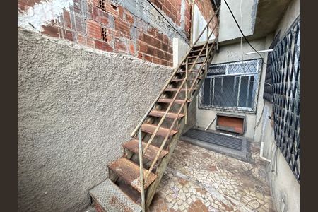 Casa para alugar com 77m², 3 quartos e sem vagaEscada