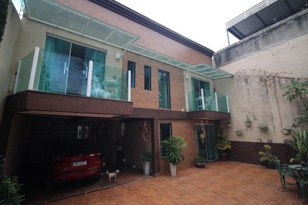 Casa à venda com 274m², 3 quartos e 6 vagasQuintal