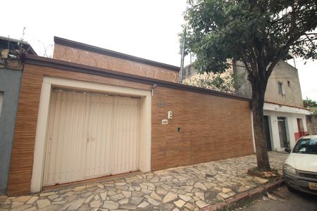 Casa à venda com 274m², 3 quartos e 6 vagasFachada