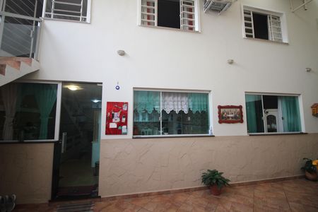 Casa à venda com 274m², 3 quartos e 6 vagasQuintal