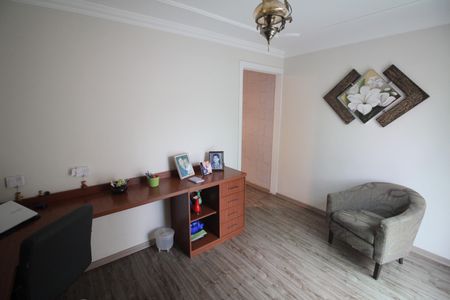Casa à venda com 274m², 3 quartos e 6 vagasEscritório