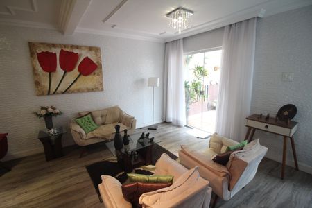Casa à venda com 274m², 3 quartos e 6 vagasSala
